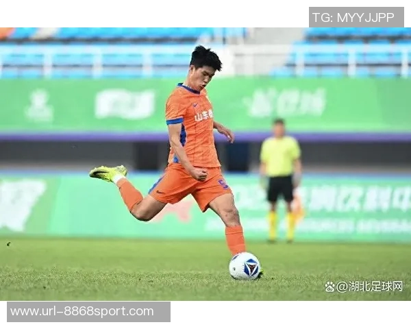 恭贺彭啸荣获中乙年度最佳青年球员愿他在足球之路上不断进步与成长