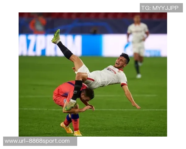 贾府后卫板仓滉震惊于欧冠前一天被通知踢后腰位置