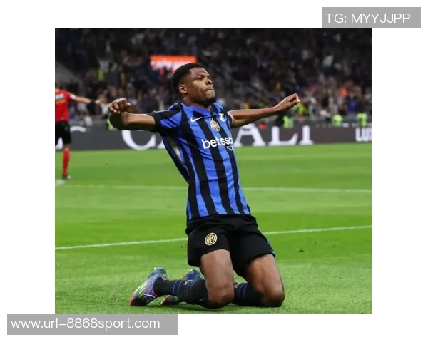 邓弗里斯换下后不满情绪引发齐沃支持愤怒球员的观点