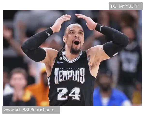 狄龙称全队信任布克队友进步速度超越灰熊火箭时期